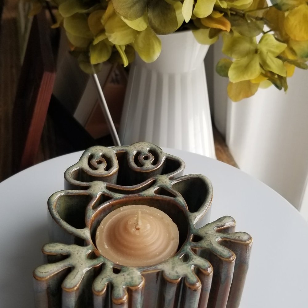 Handcrafted { Extrem } Unique,  Detailed  tea candle  Happy Frog